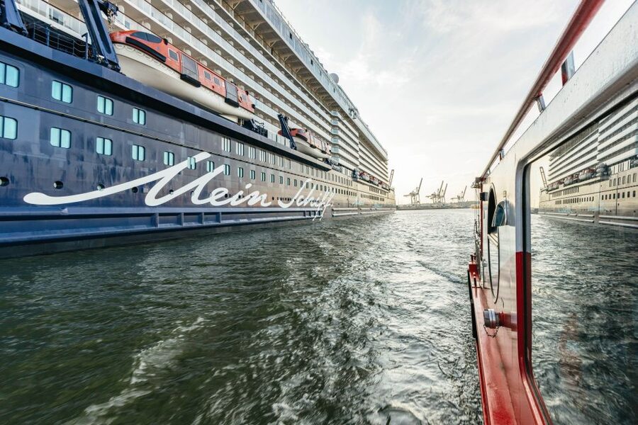 Hamburg: Harbor Cruise with Wine and Cheese - Is $49 a fair price?