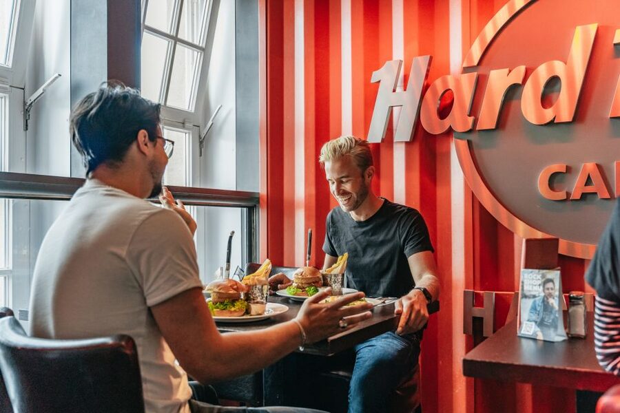 Hamburg: Hard Rock Cafe Skip-the-Line Meal - Why the Landungsbrücken setting matters