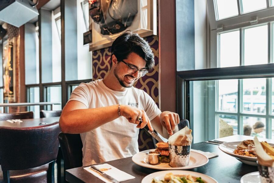 Hamburg: Hard Rock Cafe Skip-the-Line Meal - Three floors of music memorabilia