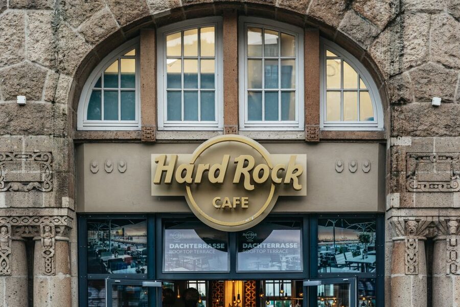 Hamburg: Hard Rock Cafe Skip-the-Line Meal - Arriving with priority seating