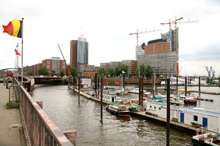 Hamburg: Hop-On Hop-Off Bus City Tour - Line F - City Hall, Reesendamm, and Jungfernstieg