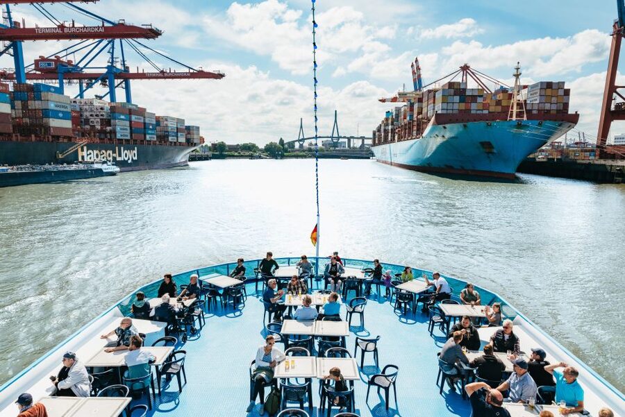 Hamburg: Hop-On Hop-Off Bus with Alster or Harbor Cruise - Why this Hamburg combination ticket works