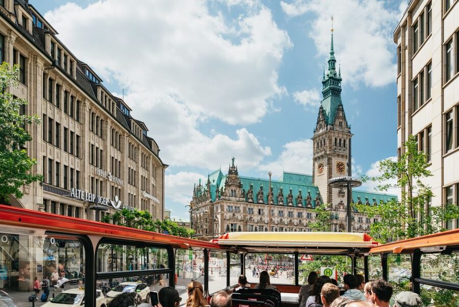 Hamburg: Hop-On Hop-Off Bus with Alster or Harbor Cruise - Choosing the 60-minute or 2-hour harbor cruise