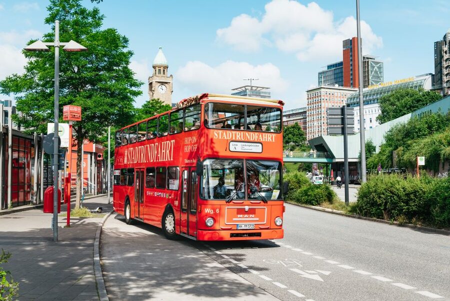 Hamburg: Hop-On Hop-Off Bus with Alster or Harbor Cruise - Starting at the Landungsbrücken or Central Station