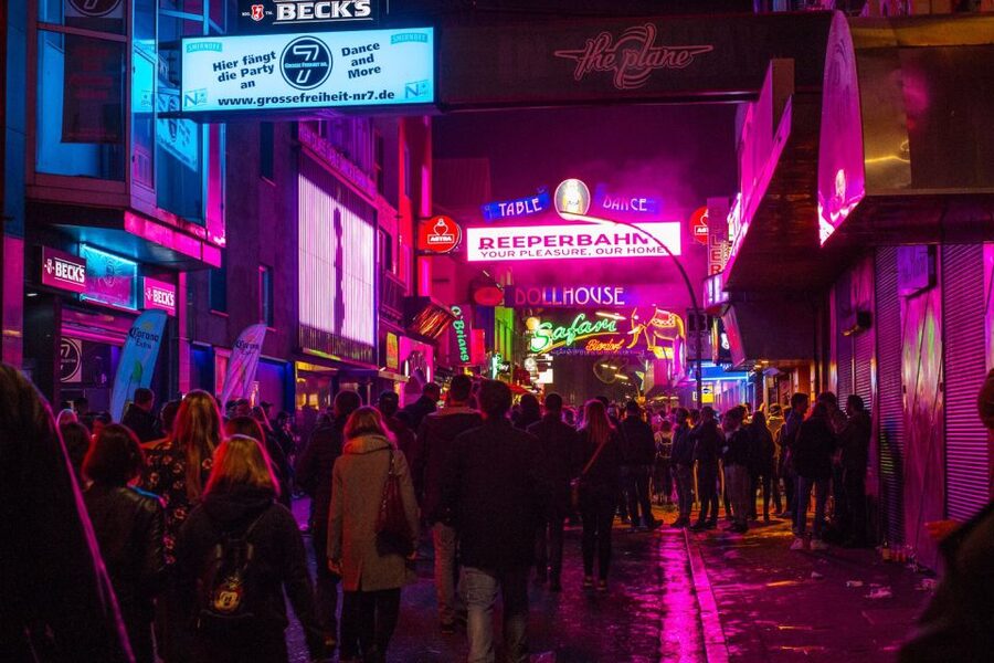 Hamburg: In the Footsteps of "Olivia" Reeperbahn Tour - Why Olivia Jones is the right lens for St. Pauli