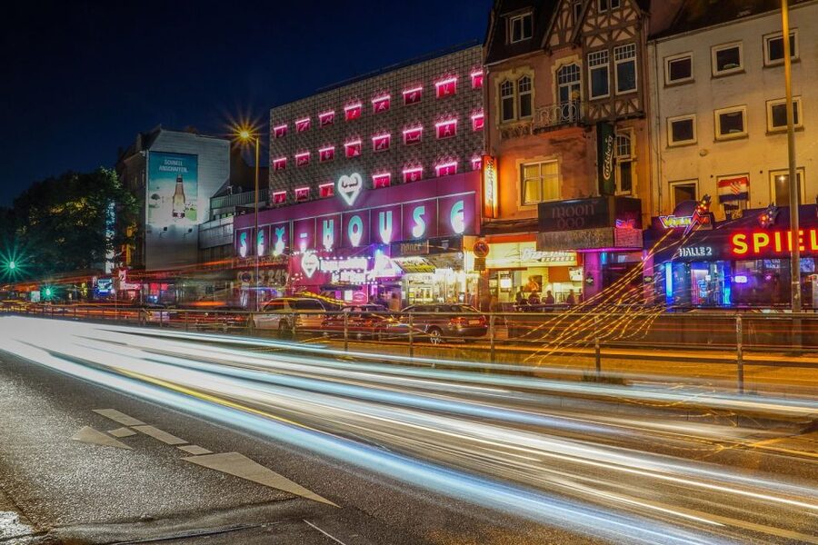 Hamburg: In the Footsteps of "Olivia" Reeperbahn Tour - Panoptikum and the Davidwache