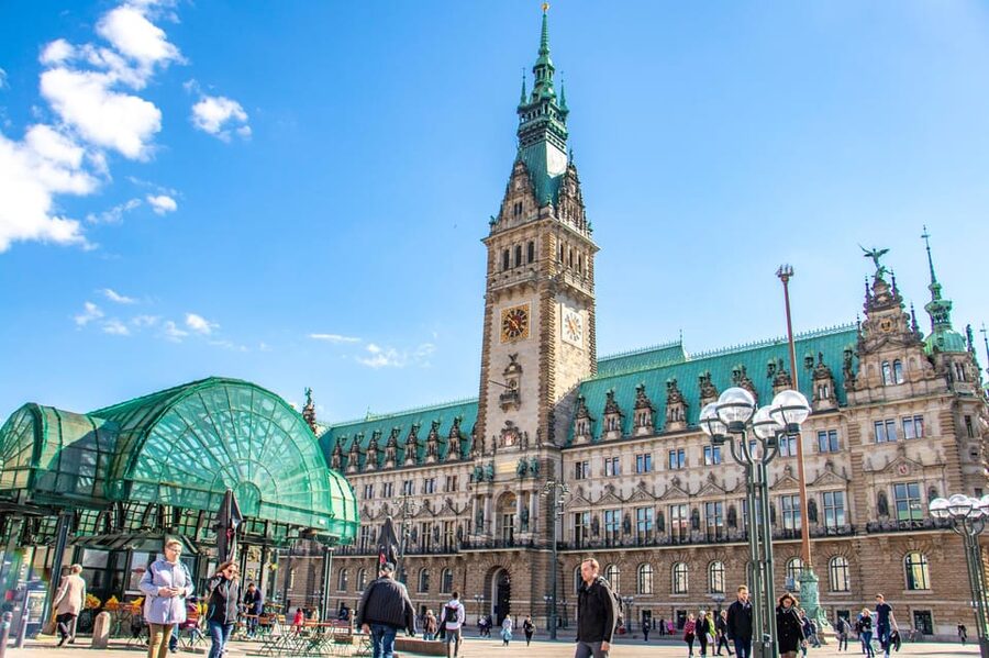 Hamburg: In the footsteps of the Beatles with a Local - Starting outside the St. Pauli Theater