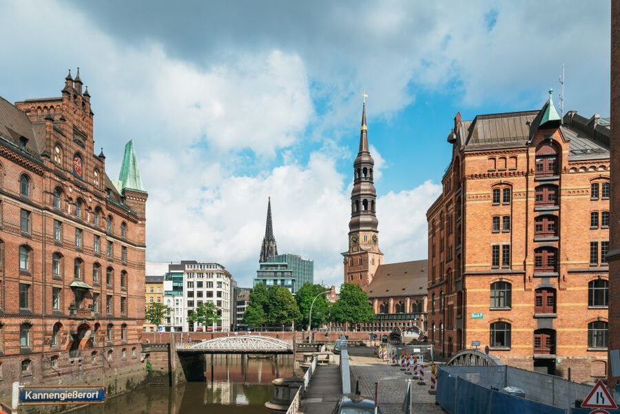 Hamburg: Line A Sightseeing Hop-On Hop-Off Bus Tour - Why Line A works well for a first day in Hamburg