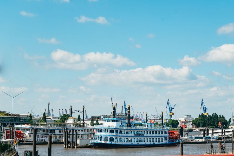 Hamburg: Line A Sightseeing Hop-On Hop-Off Bus Tour - Alster villas and the quieter side of Hamburg