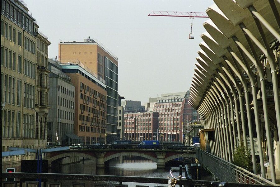 Hamburg: Line F Hop-On Hop-Off Bus and Boat Tour - The harbor and St. Pauli Piers