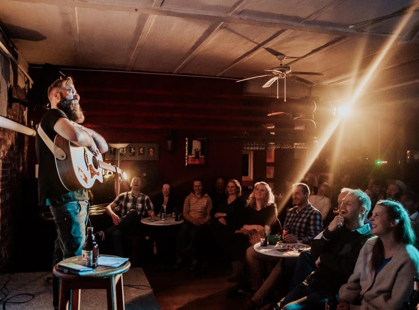 Hamburg: Moin Comedy Club Stand Up Comedy Live Show Ticket - Entering Universo Tango Through the Backyard