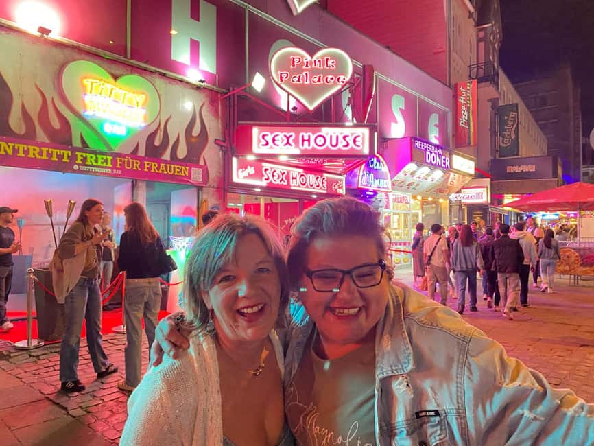 Hamburg: Neighborhood tour with a former dominatrix - A Secret Stop and the Value of Unscripted Stories