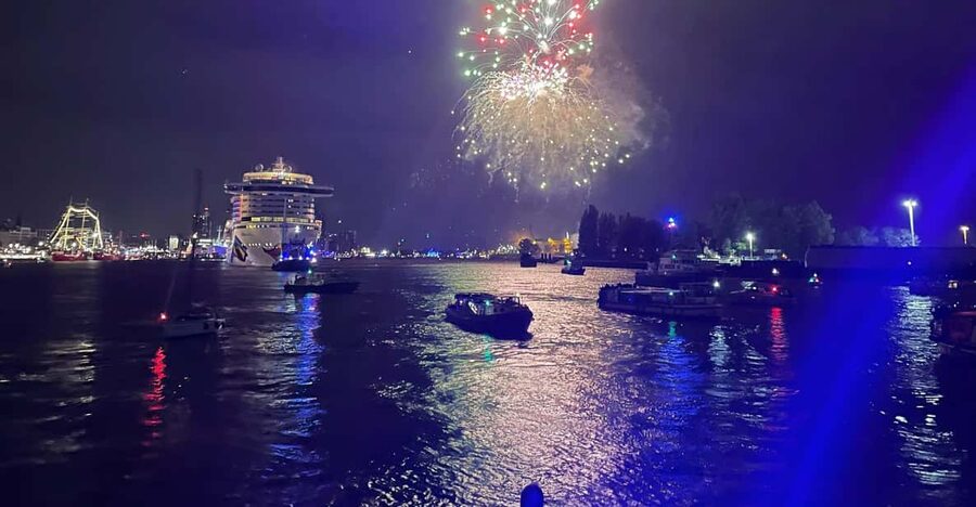 Hamburg: New Years Eve Harbour Cruise - What this Hamburg New Year’s Eve cruise is really like