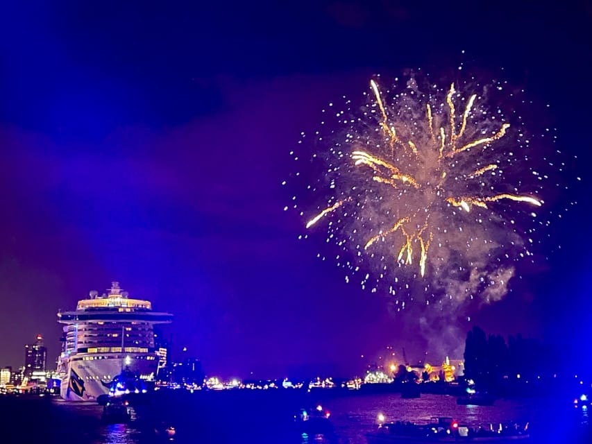 Hamburg: New Years Eve Harbour Cruise - German guiding and the language question
