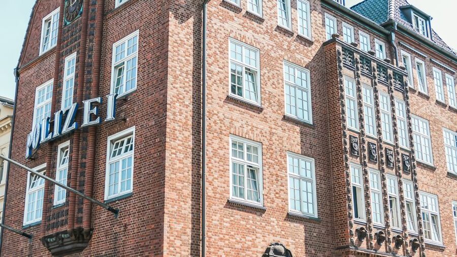 Hamburg: Night Watchman's Tour of St. Pauli in German - Herbertstraße and adult themes