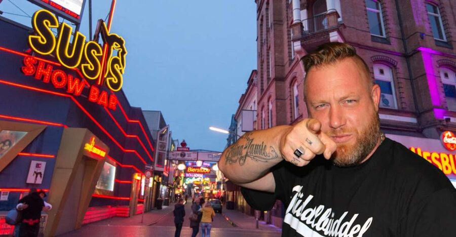 Hamburg: Olivia Jones Tour with Iconic Barker Fabian - Meeting Fabian at the Olivia Jones Bar