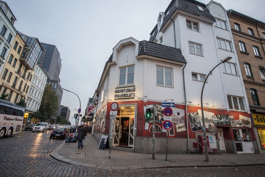 Hamburg: Olivia Jones Tour with Iconic Barker Fabian - Behind the façade of an S&M studio