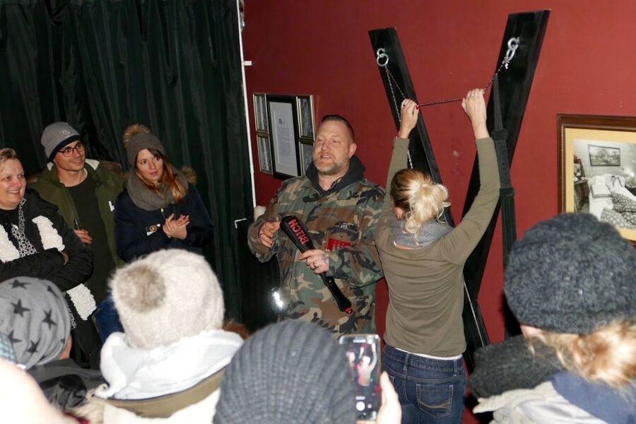 Hamburg: Olivia Jones Tour with Iconic Barker Fabian - Ending at the Olivia Jones family venues