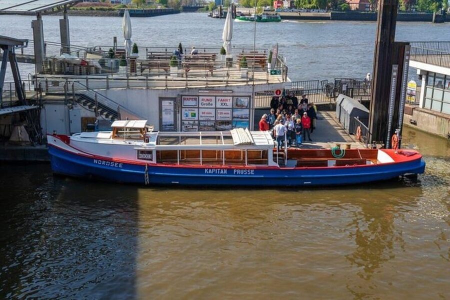 Hamburg: One Hour Traditional Harbor Cruise - Key things to know before boarding