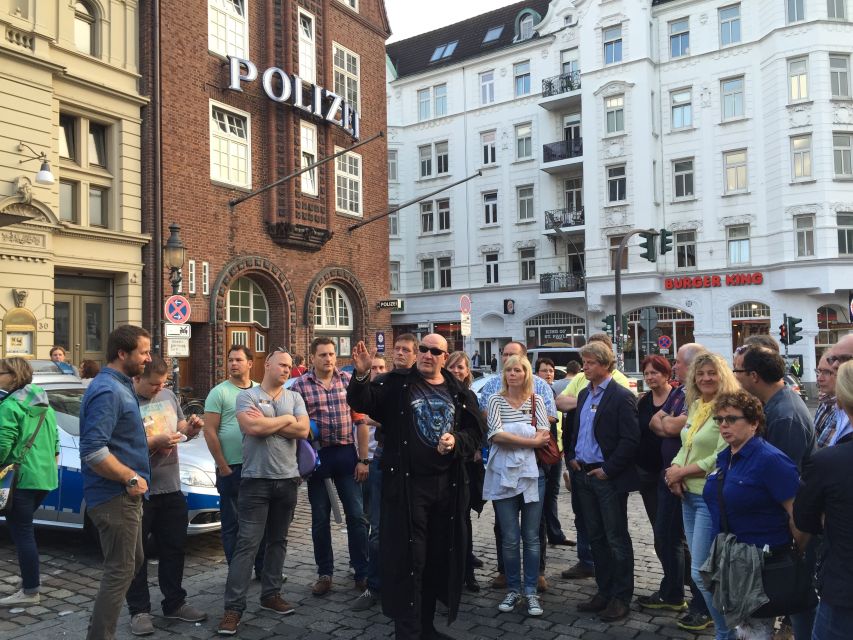 Hamburg: Original Kiez Tour in German with Eddy Kante - Olivia Jones Bar and the included liqueur