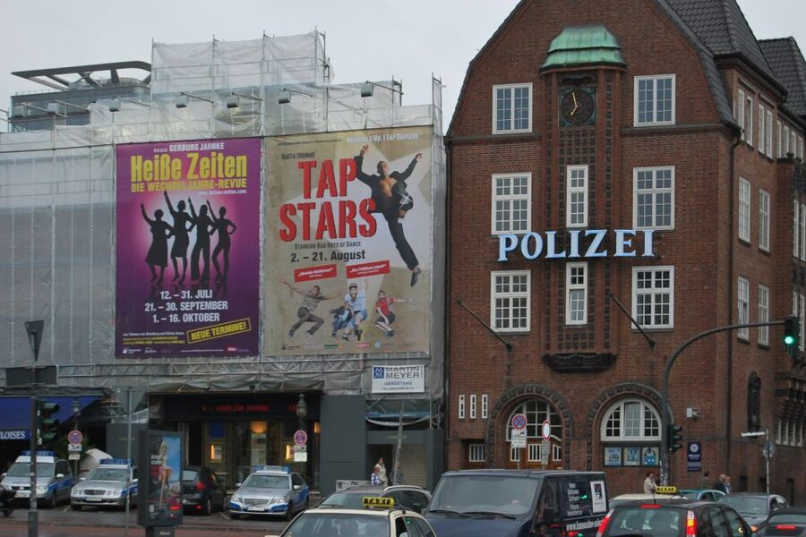 Hamburg: Private 2-Hour Guided Tour in Your Own Bus - Starting around the Outer Alster