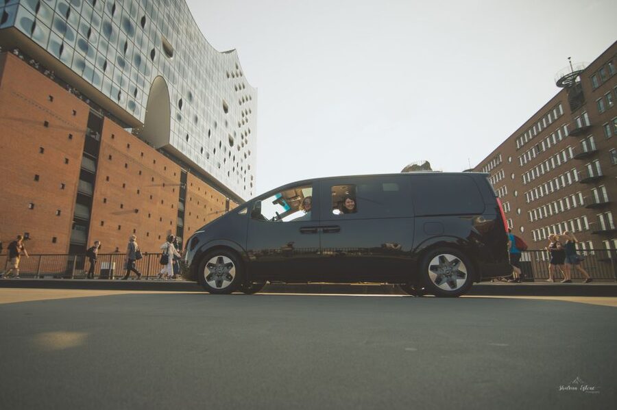 Hamburg: Private 3-Hour Guided Car Tour - Around the Alster Lakes and Stadtpark