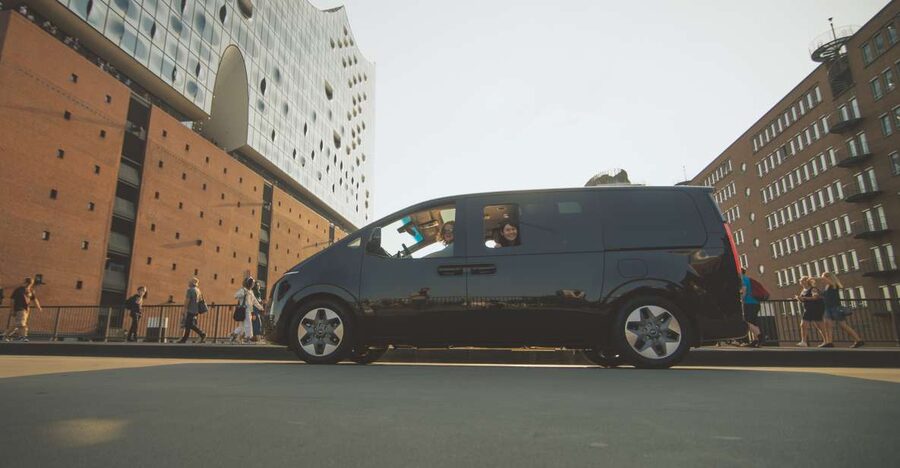 Hamburg: Private 3-Hour Guided Car Tour - Reeperbahn and the Beatles story