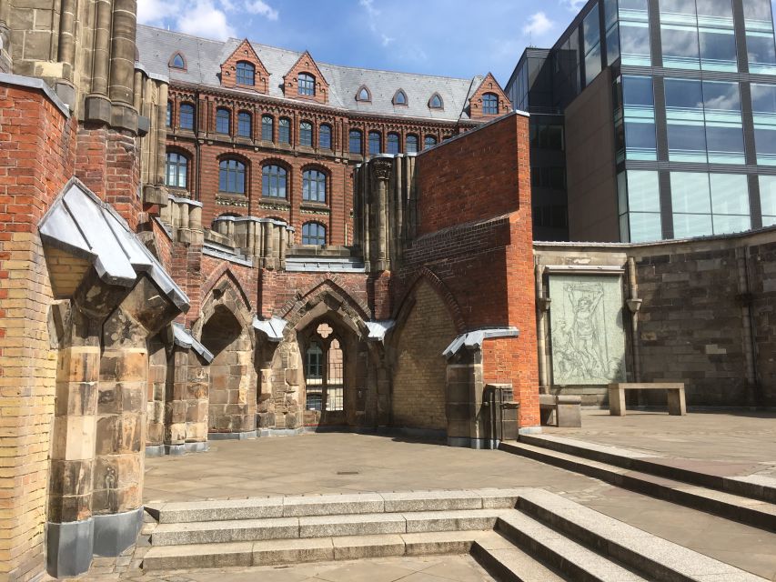 Hamburg: Private Tour Down Town around City Hall - The first pneumatic post and Hamburg’s working city