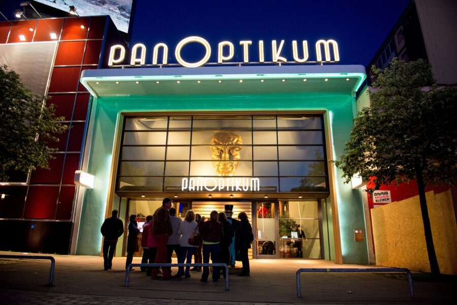 Hamburg: Private Tour Red Light District Walking Tour - Reeperbahn: Hamburg’s famous nightlife street