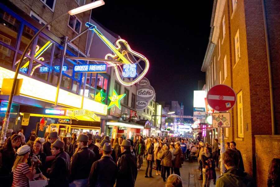Hamburg: Private Tour Red Light District Walking Tour - Herbertstraße and the limits of the route