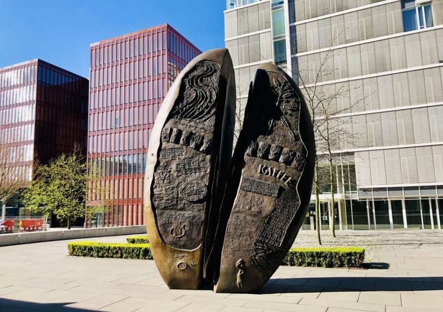 Hamburg: Private Tour UNESCO Speicherstadt and HafenCity - Meeting at Meßberg and Reaching the Chile House