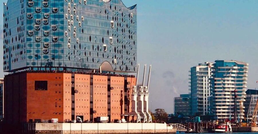 Hamburg: Private Tour UNESCO Speicherstadt and HafenCity - Reading the Former Customs Canal