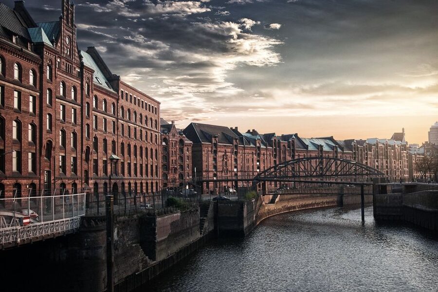Hamburg Private Tour with a Local Guide - Seeing top attractions without being trapped by a fixed route
