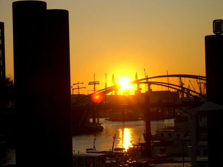 Hamburg: Private - Town Hall, Speicherstadt, Elbphilharmonie - HafenCity and the new Hamburg