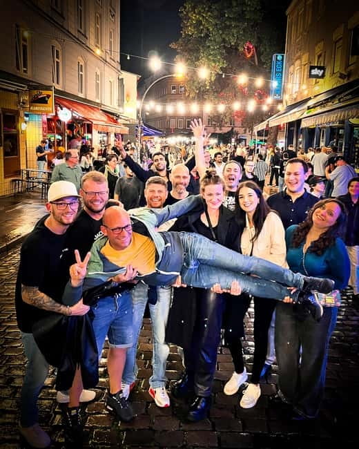 Hamburg: Pubcrawl & Nightlife Tour auf St.Pauli - Four or more bars, four hours of changing moods