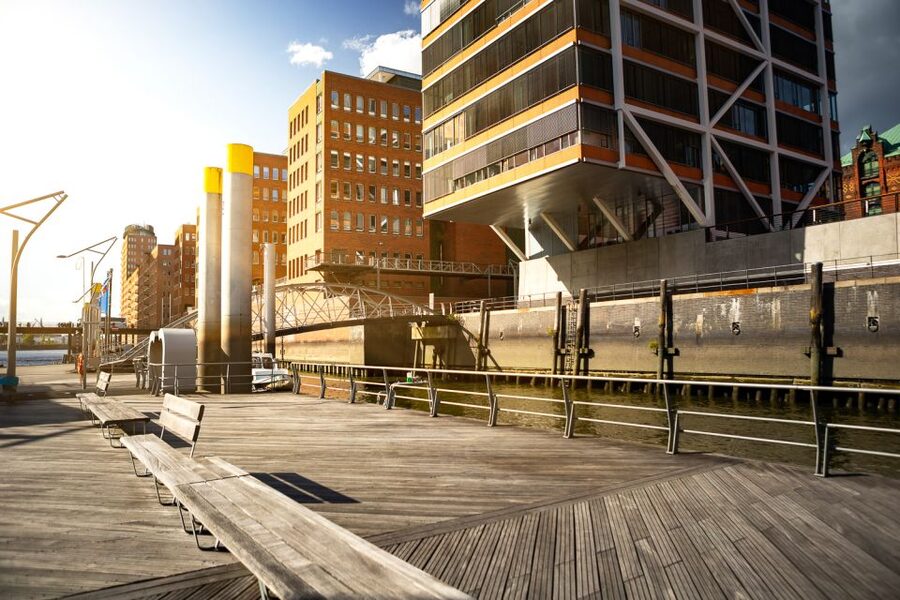 Hamburg: Reeperbahn, Port, & Fish Market Morning Tour - Why Hamburg feels different at sunrise