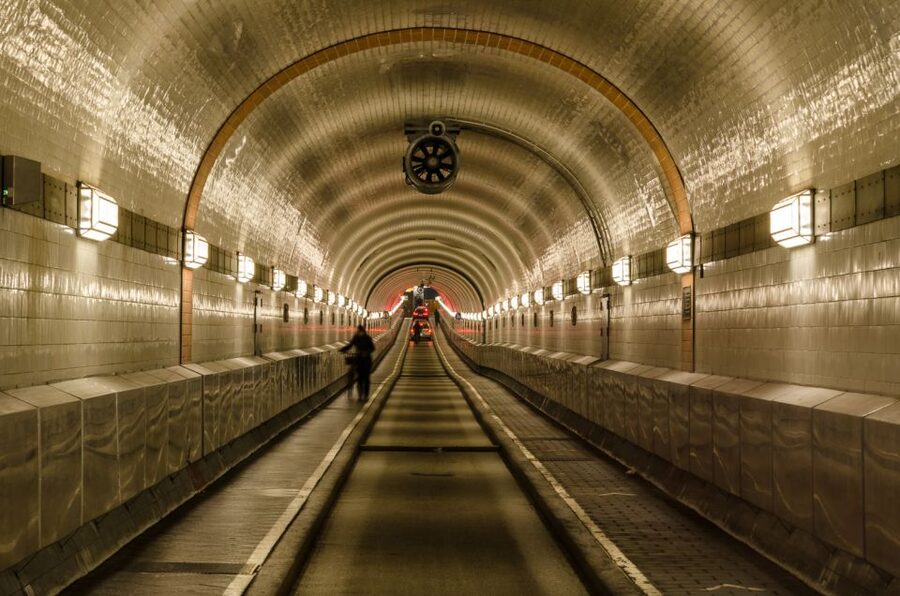 Hamburg: Reeperbahn, Port, & Fish Market Morning Tour - Entering the 100-year-old Elb Tunnel