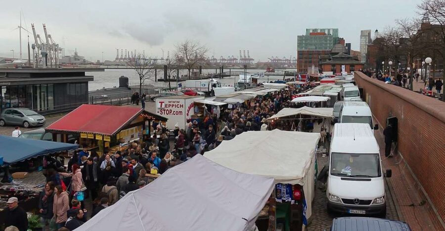 Hamburg: Reeperbahn, Port, & Fish Market Morning Tour - Taking the ferry toward Finkenwerder