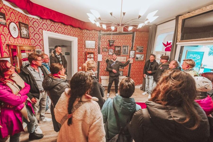 Hamburg: Reeperbahn & St Pauli Guided Tour with Kiez Insider - Davidwache and the role of policing