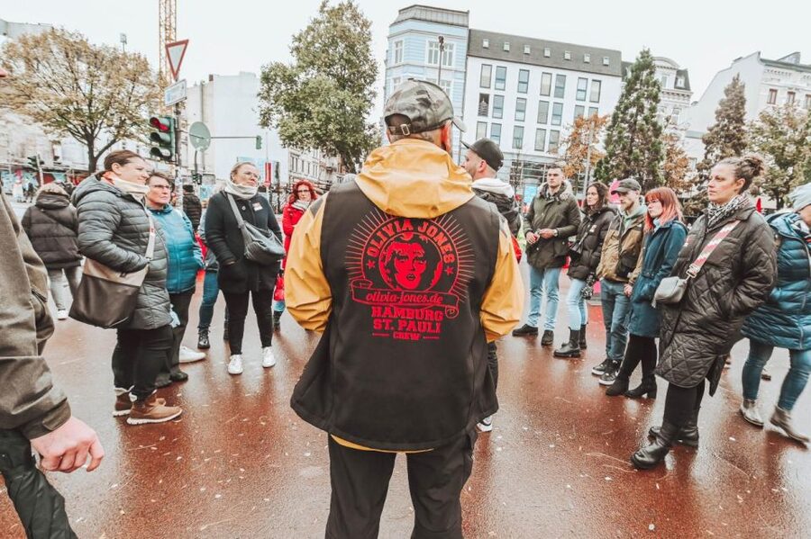 Hamburg: Reeperbahn & St Pauli Guided Tour with Kiez Insider - What the guide adds to the experience