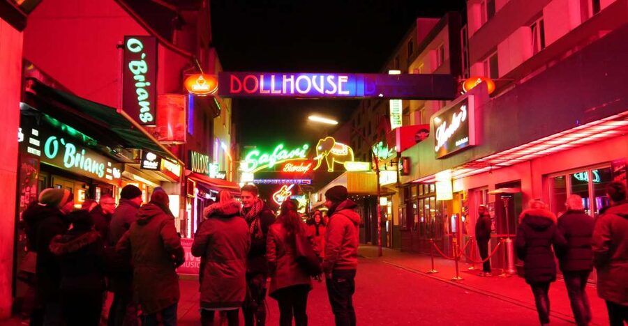 Hamburg: Reeperbahn Tour with English-Speaking Guide - Starting at Millerntorplatz and meeting St. Pauli