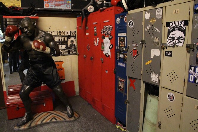 Hamburg: Safari tour in St. Pauli - The two-hour route through Hamburg’s Kiez