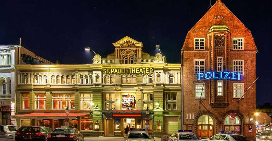 Hamburg: Sex and Crime in St. Pauli Tour for Ages 18+ - Walking into St. Pauli after dark