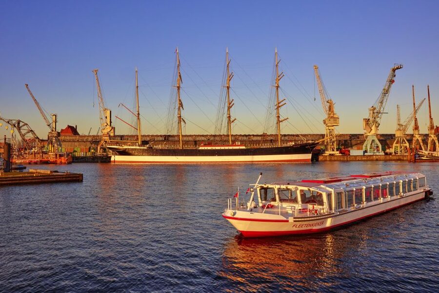 Hamburg: Sightseeing Cruise through the City's Waterways - Key points to know before you board