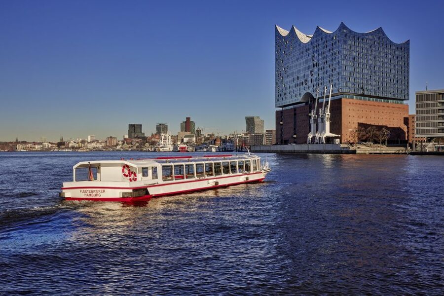Hamburg: Sightseeing Cruise through the City's Waterways - Why Hamburg is best understood by boat