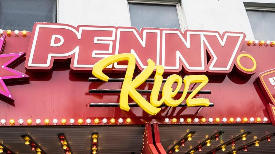 Hamburg: Sin & Sex Guided Tour of Reeperbahn - Why this Reeperbahn walk is different