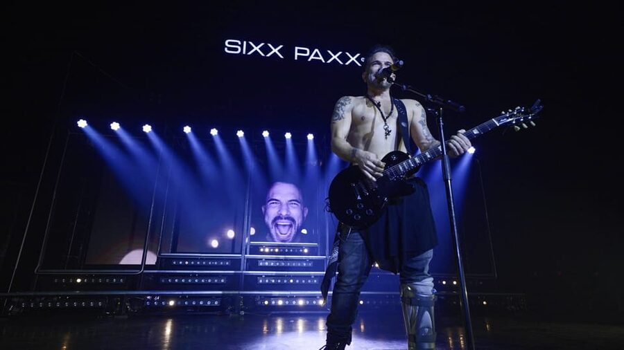 Hamburg: SIXX PAXX Show Entry Ticket - Audience participation and close-up moments