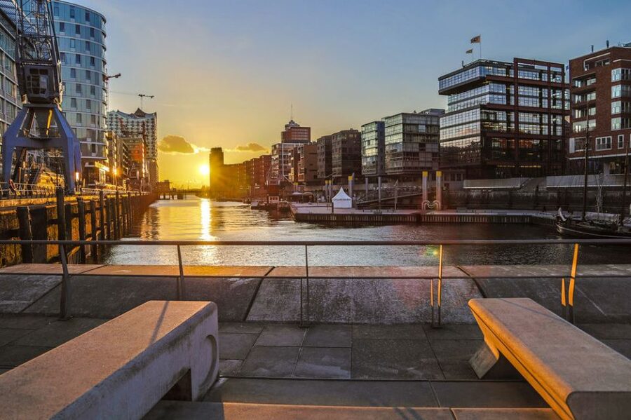 Hamburg: Speicherstadt and HafenCity 2-Hour Tour - Crossing Kibbelsteg into Speicherstadt