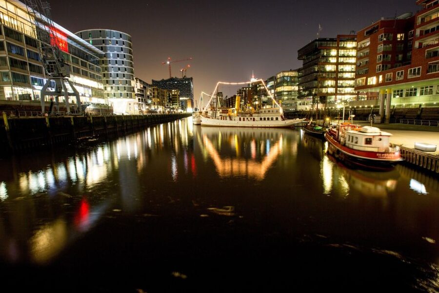 Hamburg: Speicherstadt and HafenCity 2-Hour Tour - Fleetschlösschen and the famous Wasserschloss