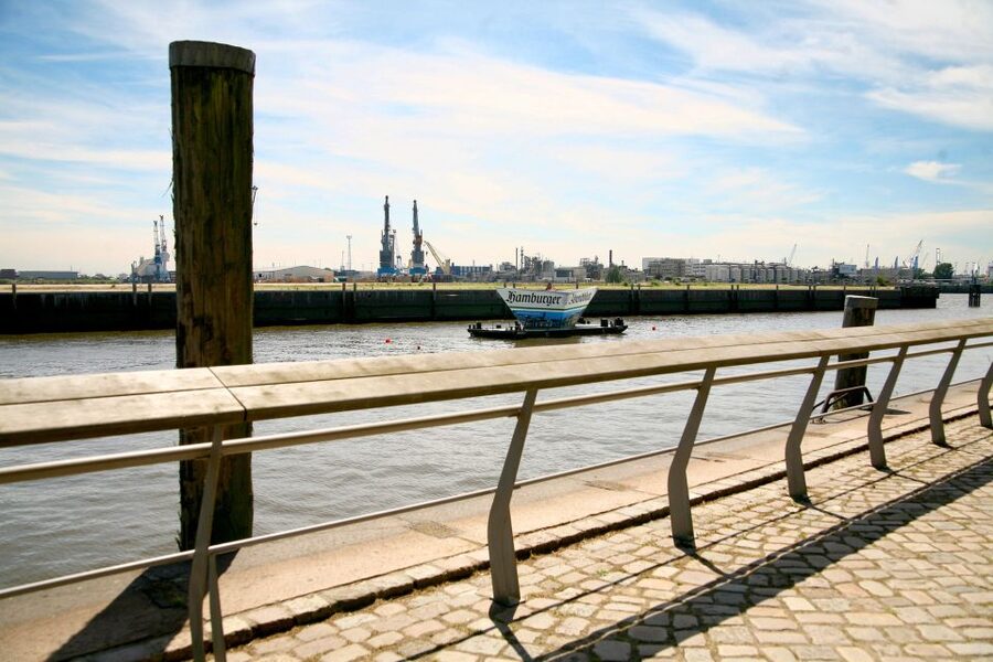 Hamburg: Speicherstadt & HafenCity 2-Hour Walking Tour - Who should choose this walking tour?